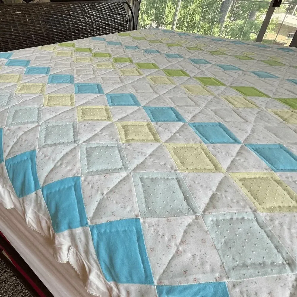 Vintage Hand Stitched Quilt 87x69 Retro Patchwork Diamond Baby Washcloth Ruffle